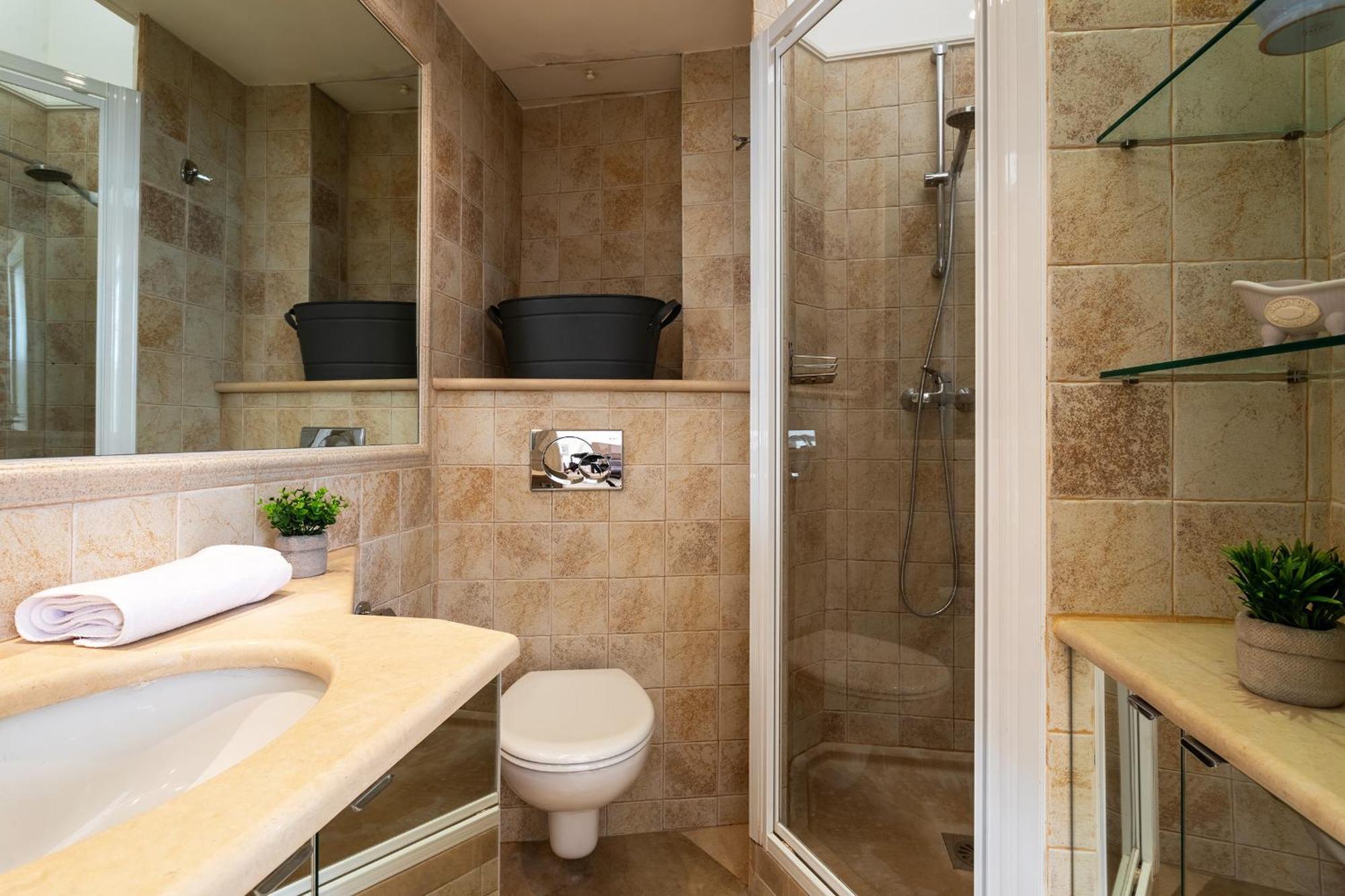 Freres Pradignac Apartment *